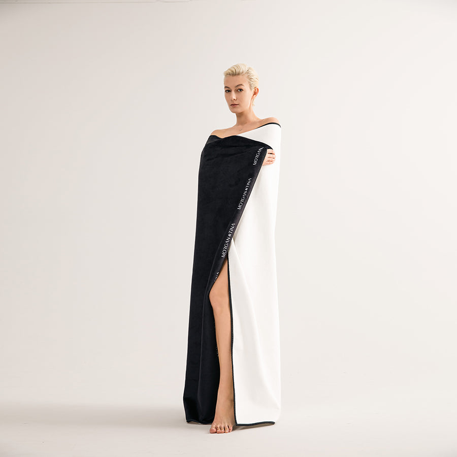 The effect display diagram of Morgan&Tina's black and white cotton bath towels.