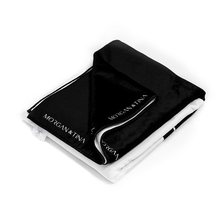 The folding bath towels of Morgan & Tina.