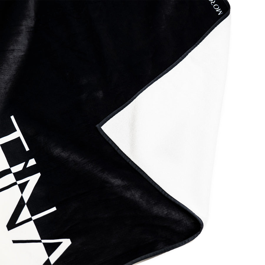 The close-up shot of Morgan & Tina's pattern bath towels.